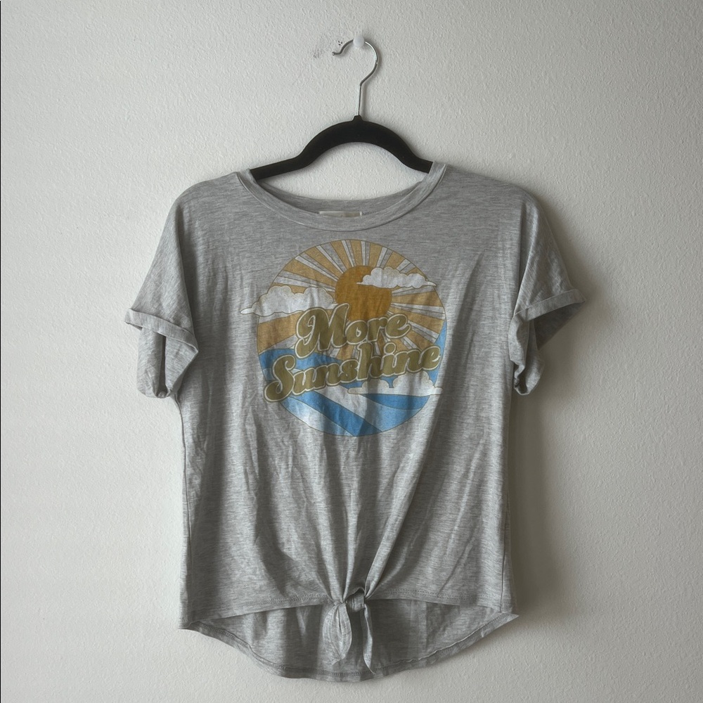 Casual Gray Tee with Sunshine Graphic
